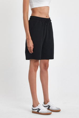 Kadın Rahat Kesim Beli Lastikli Mevsimlik Yumuşak Kumaş Cepli Siyah Uzun Bermuda Şort MTLCB91 - MMETALIC