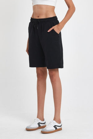 Kadın Rahat Kesim Beli Lastikli Mevsimlik Yumuşak Kumaş Cepli Siyah Uzun Bermuda Şort MTLCB91 - MMETALIC