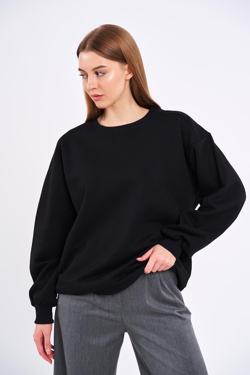 Kadın Siyah Pamuklu Oversize Basic Bisiklet Yaka Sweatshirt - MMETALIC