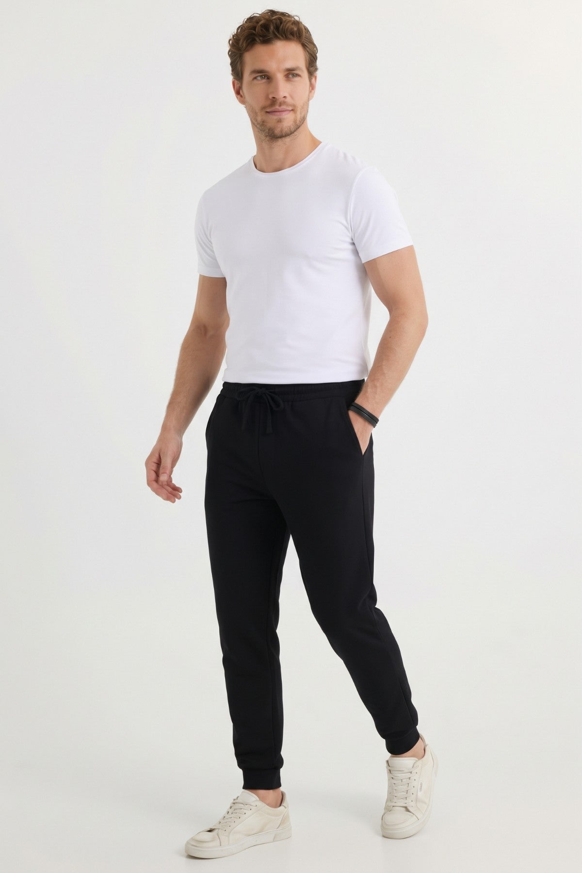Erkek Siyah Arka Cep Etiket Detaylı Paça Lastikli Regular Fit Eşofman Altı