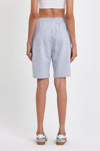 Kadın Rahat Kesim Beli Lastikli Mevsimlik Yumuşak Kumaş Cepli Gri Uzun Bermuda Şort MTLCB91 - Gri - MMETALIC