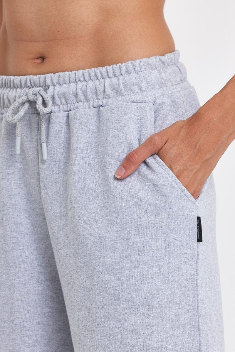 Kadın Rahat Kesim Beli Lastikli Mevsimlik Yumuşak Kumaş Cepli Gri Uzun Bermuda Şort MTLCB91 - Gri - MMETALIC