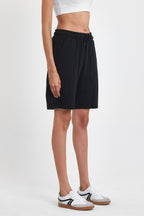 Kadın Rahat Kesim Beli Lastikli Mevsimlik Yumuşak Kumaş Cepli Siyah Uzun Bermuda Şort MTLCB91 - MMETALIC