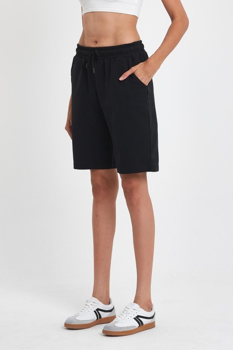 Kadın Rahat Kesim Beli Lastikli Mevsimlik Yumuşak Kumaş Cepli Siyah Uzun Bermuda Şort MTLCB91 - MMETALIC