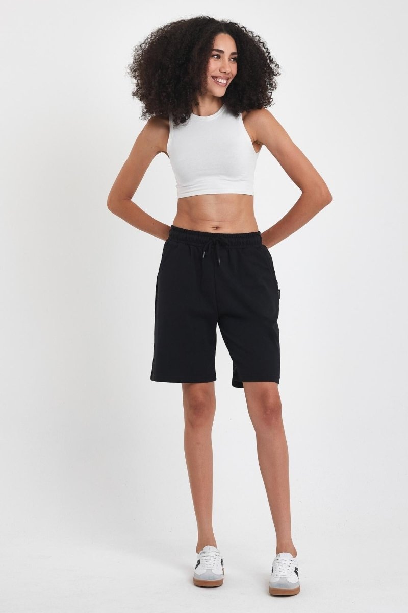 Kadın Rahat Kesim Beli Lastikli Mevsimlik Yumuşak Kumaş Cepli Siyah Uzun Bermuda Şort MTLCB91 - MMETALIC