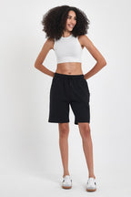 Kadın Rahat Kesim Beli Lastikli Mevsimlik Yumuşak Kumaş Cepli Siyah Uzun Bermuda Şort MTLCB91 - MMETALIC